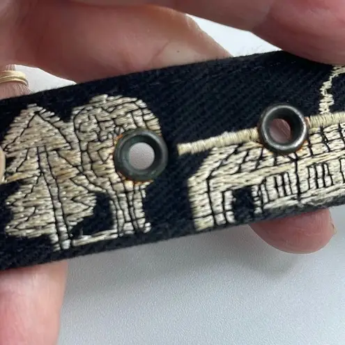 Doncaster Vintage size M embroidered black belt.