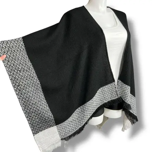 Time and Tru Womens Poncho Sweater Open Front Fringe Hem Black White One Size Size undefined