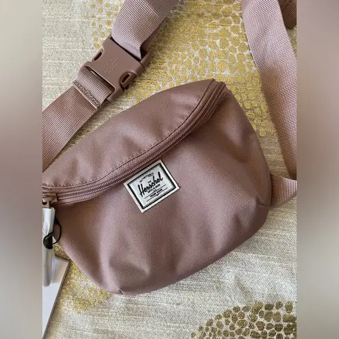 Herschel Supply Company NWT Herschel Supply Co. Hip Pack in Ash Rose