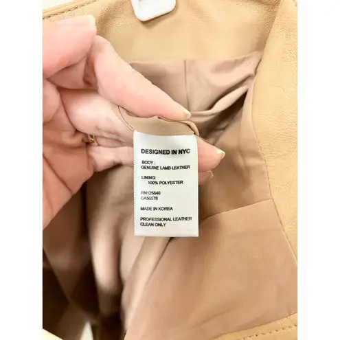 Intermix Leather High Waisted Patch Pocket Belted Short Camel Women's Size 00 - Image 4