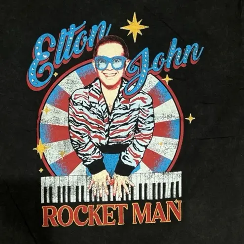 Elton John Mineral Wash Super Soft Oversized
Graphic Tee Size M New with Tag