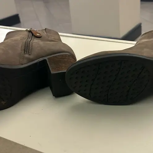 Rockport! Elegant Taupe Ankle Booties 7 1/2–great shape/clean Brown Size 7.5