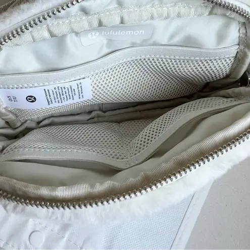 Lululemon  Everywhere Belt Bag Plush Fleece, Color Bone/ Silver, 1L, NWT thumbnail 10