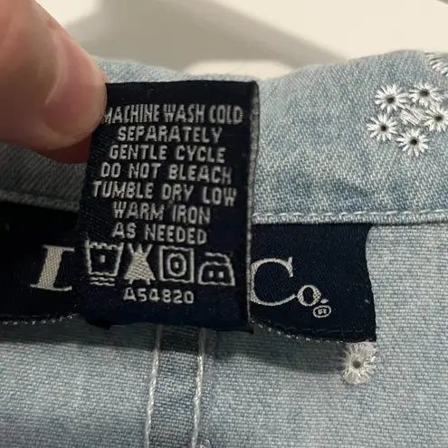 Denim & Co button up shirt, 100% cotton, micro floral embroidered size large Blue