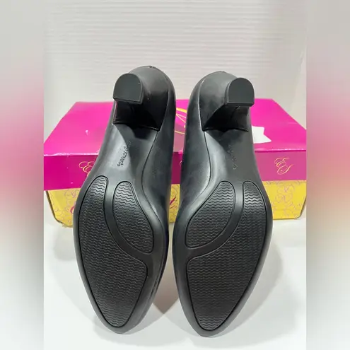 Easy Street Womens Fabulous Cone Heel Pumps. 9N