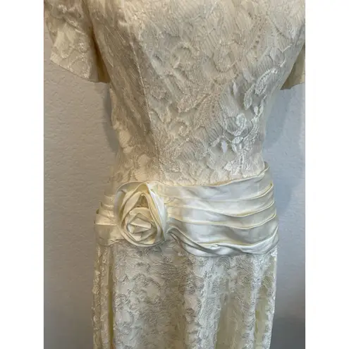 Made In USA Ivory Satin White Lace Dress Size 8 Vintage 1980s
