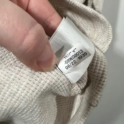 American Eagle AE Long Sleeve Thermal Shirt in Cream Size Medium Ladies