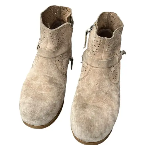 Teva Delavina Tan Perforated Suede Waterproof Ankle Bootie size 9 women’s shoe