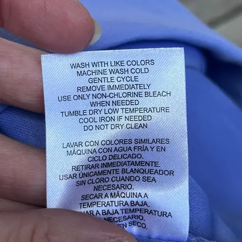 Mondetta Women's Blue "Peace Love Sharks" Sweatshirt Size XL. NEW - Image 8