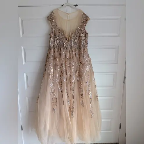 Mac Duggal Embellished Cap Sleeve Cutout Back Gown Size 22 NWT