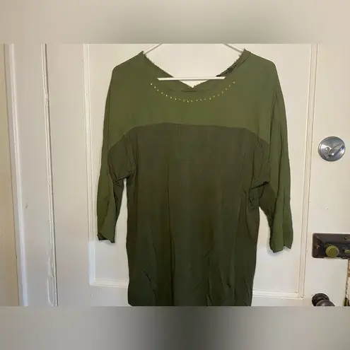 Harvé Benard 3/4 sleeve Green blouse with grommet detail