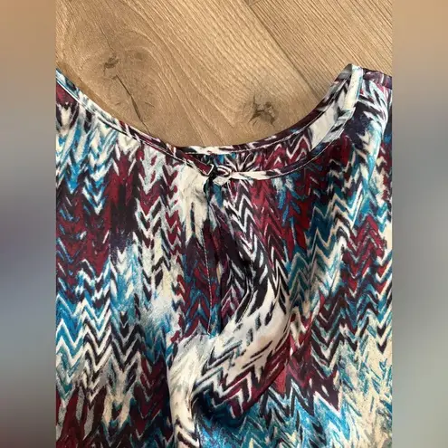 Tahari Multicolor Sleeveless Women's Top. . Size medium.