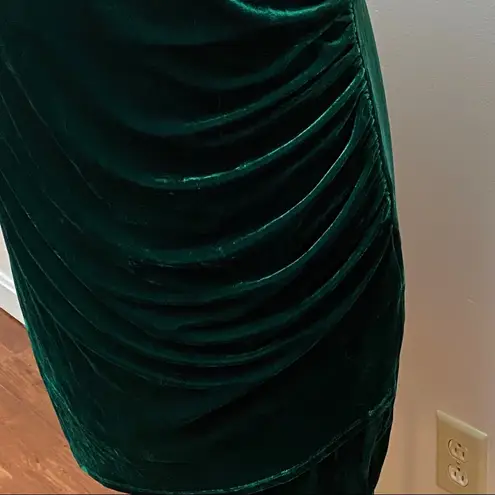 Soprano  Hunter Green Sleeveless Velvet Dress