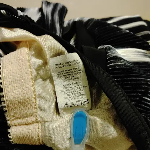 Maxine of Hollywood Top Swinsuit Swimwear Size 10 Scoop Neck