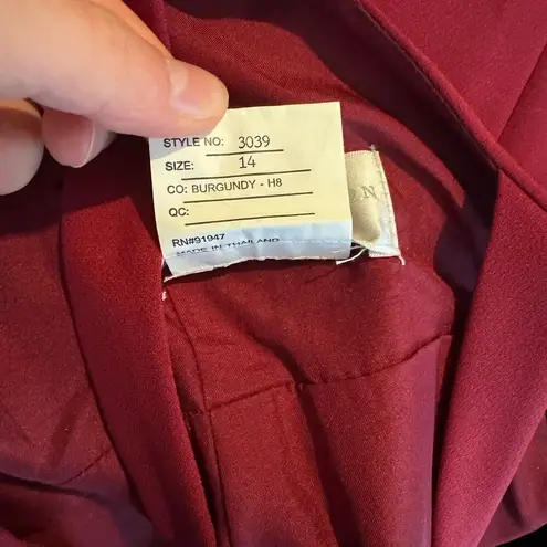 DESSY COLLECTION Cutaway Shoulder Crepe Column Gown Halter Criss Cross Back 14 Red