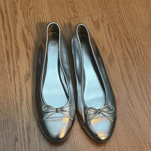 H&M  Silver Ballet Flat with bow size US 7 EU 38 thumbnail 1