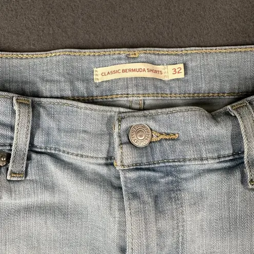 Levis Womens 32 Classic Bermuda Shorts Light Blue Denim Blue Jeans Stretch