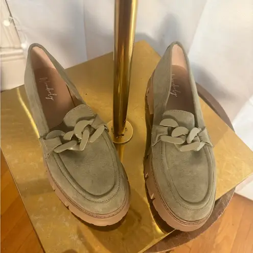 Wonderly Women’s Size 9 Olive Green Chain Lug Sole Loafers