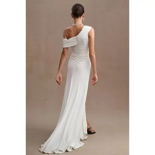 Mac Duggal Ruched One-Shoulder Trumpet Gown in White Size US 2