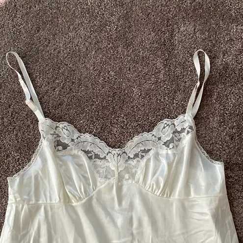 Vassarette  Lingerie SIZE 40