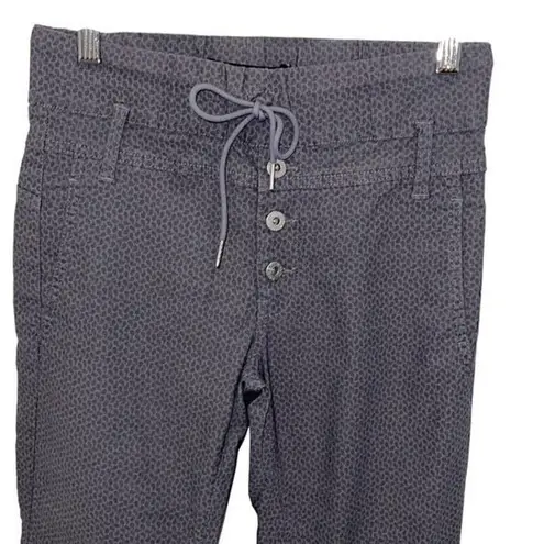 Bevy Flog Scandal Style Women's Paisley Faux Buttoned Drawstring High Rise Skinn Gray Size 24