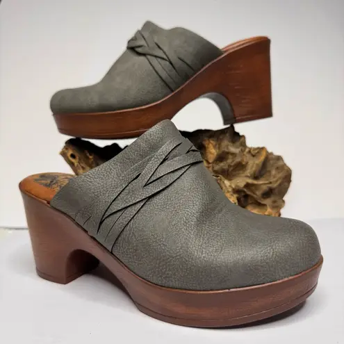 BOC BORN CONCEPT Clogs Sz 7M Grey Faux Suede Block Heel Slip On Shoes Gray