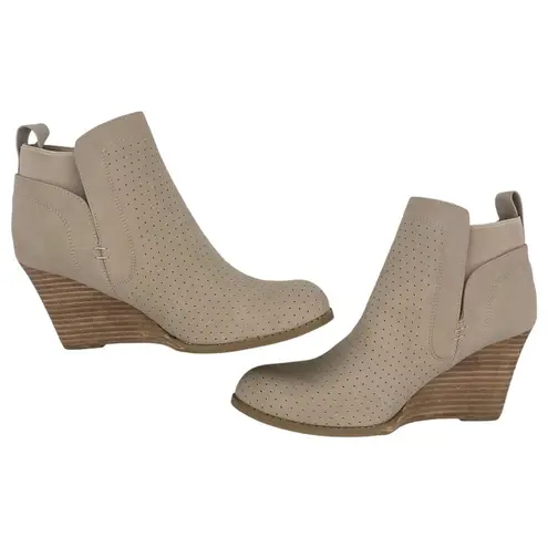 DOLCE VITA Gerdy Ankle Wedge Bootie Heel in Beige Size 8.5 Pull On Perforated Black