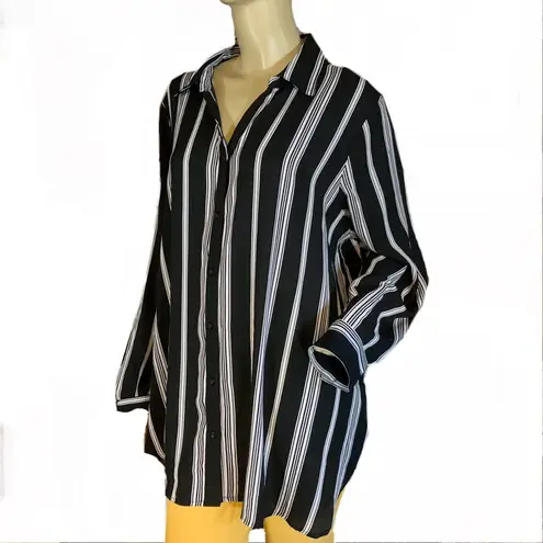 Avenue BLACK & WHITE STRIPED BUTTON DOWN BLOUSE (18/20)