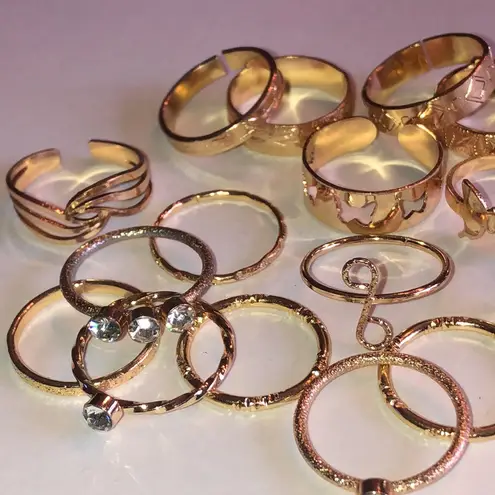 Lot of 15 Elegant Gold Tone Dainty Retro Boho Rhinestone Cat Butterfly Rings