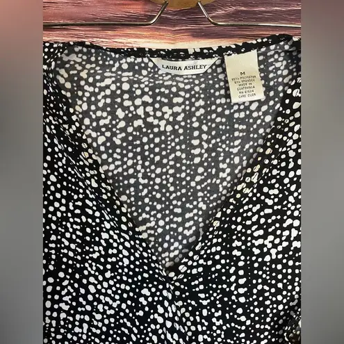 Laura Ashley Black and White Sleeveless V-Neck Dress.