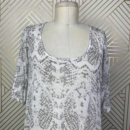 Torn By Ronny Kobo Snakeskin T-Shirt in White and Gray Size US Medium