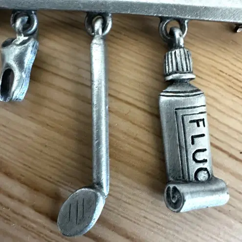 JJ Jonette Jewelry – Vintage Pewter Dentist / Dental Hygienist Brooch Silver