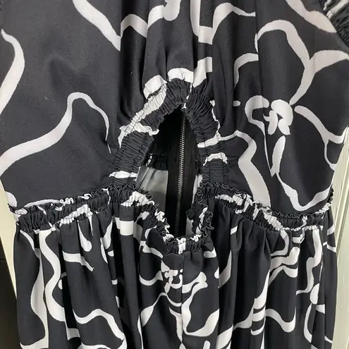RUNAWAY THE LABEL Maxi Dress Size Large US 8 Black White Floral Key Hole Cutout