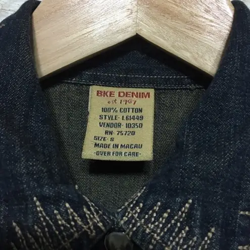 BKE The Buckle embroidered denim shirt size small