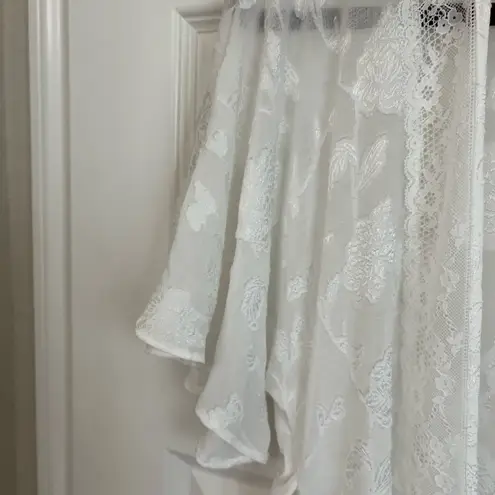 In Bloom Sheer White with Floral Texture and Lace Trim Kimono Robe Size XS - S - Image 7
