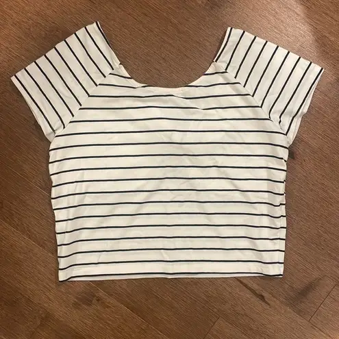 Miss Selfridge  White & Navy Knotted Crop Top