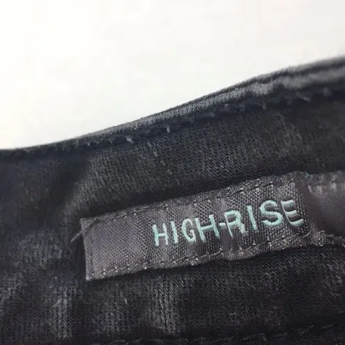 Kendall + Kylie  high waisted shorts black