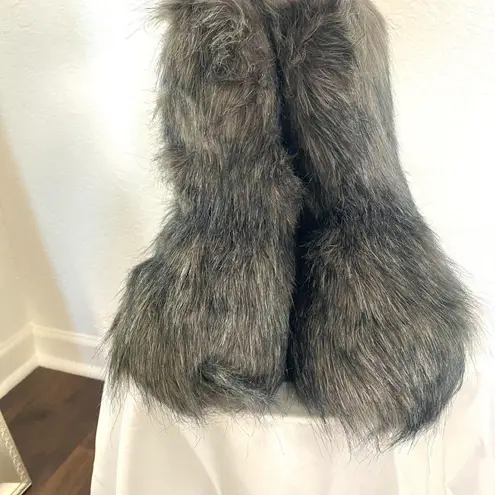 NEW Chunky Fuzzy Teddy Gray Black Faux Fur Boots EU 40 US 9
