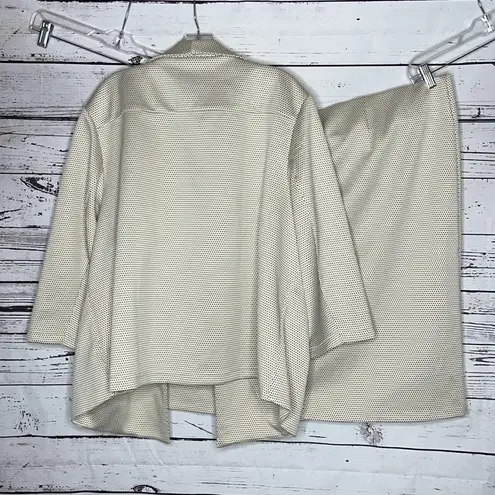 Monroe & Main NWT Size 3X Tan Geometric 2 Pc.
Blazer & Skirt Set