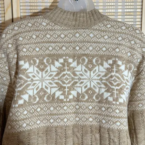 Vintage Tan White Snowflake Pattern Ribbed Braided Tight Knit Sweater Large