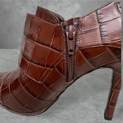 Ralph Lauren NWOT Lauren  Leather faux croc Latisha ankle bootie. Size 9B