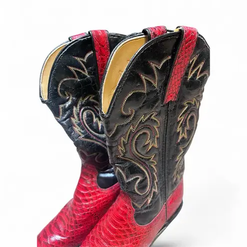 Rodeo Drive Western Boots
Size: 8 Red and Black
