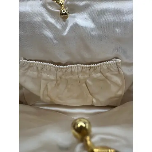 Vintage White Beaded tapestry floral clutch hand Bag kiss lock gold White