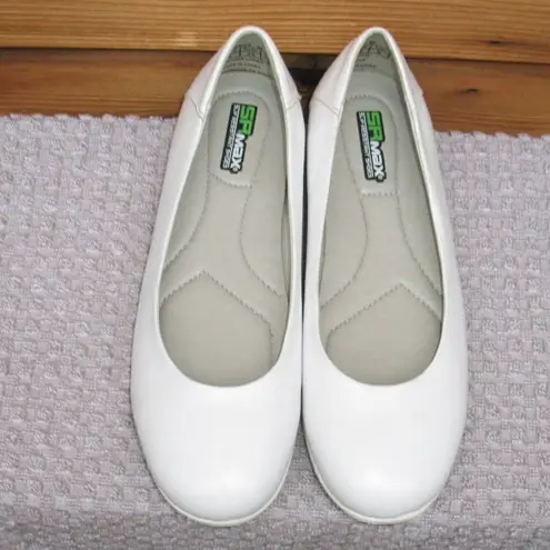 Womens White Slip Resistant Work Shoes Dress Flats White Size 8