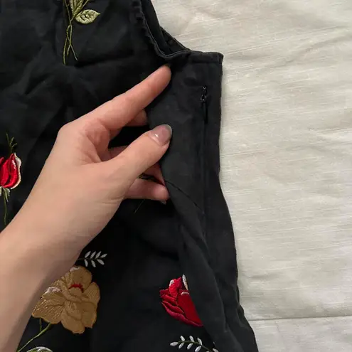 90s Black linen embroidered floral sleeveless blouse yellow red roses Size small