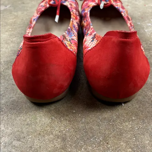 Sabrinas Red and Multicolor Floral Ballet Flats
Size: 38 (7.5
