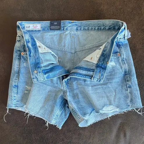 Gap NWT  Low Stride Cut-Off Jean Shorts / Size 28