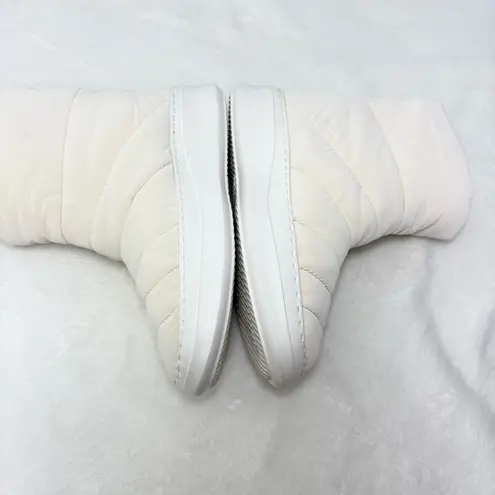 Gentle Souls by Kenneth Cole Cream Quilted Rosette Puff Booties Size 7.5