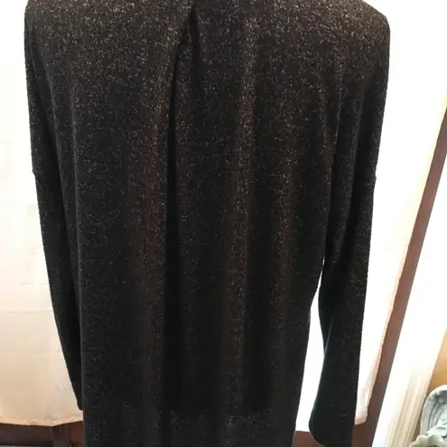 Signature Studio V Neck Top