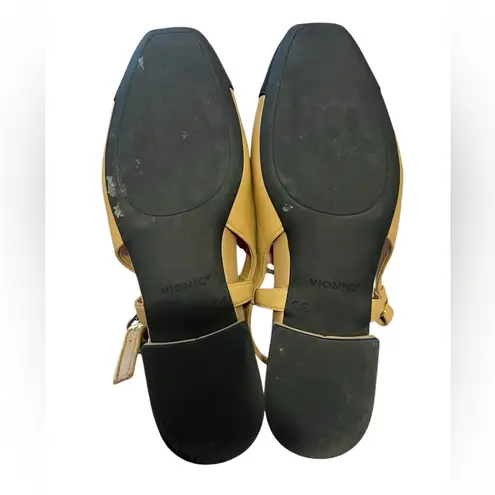 Vionic Petaluma Leather Slingback Cap Toe Flats in Camel